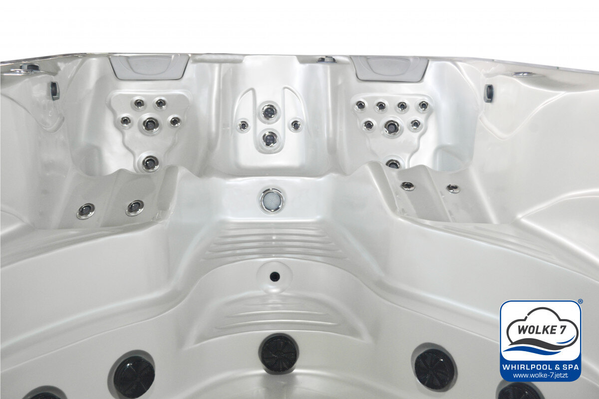 Wolke7-Swimspa5000_Sitzflaechen-1200x800